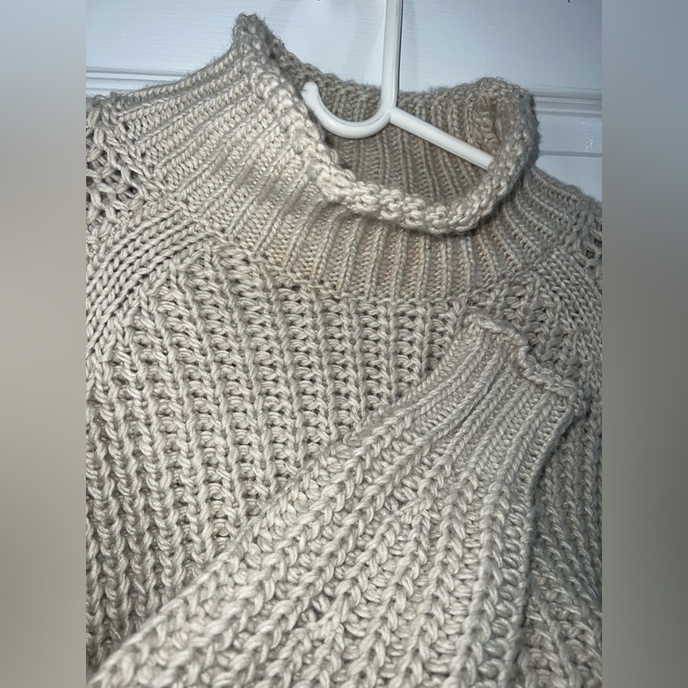 Knitted cropped sweater